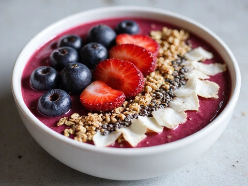 Smoothie bowl z granolą i owocami